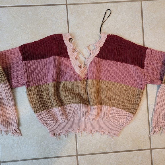 FOREVER 21 | Cropped distressed sweater | S - Picture 2 of 6